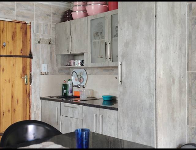 3 BEDROOM HOUSE FOR SALE IN SERALENG